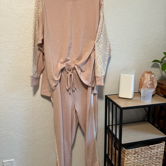 Anthropology Flora Nikrooz  pink lounge set - Picture 5 of 8